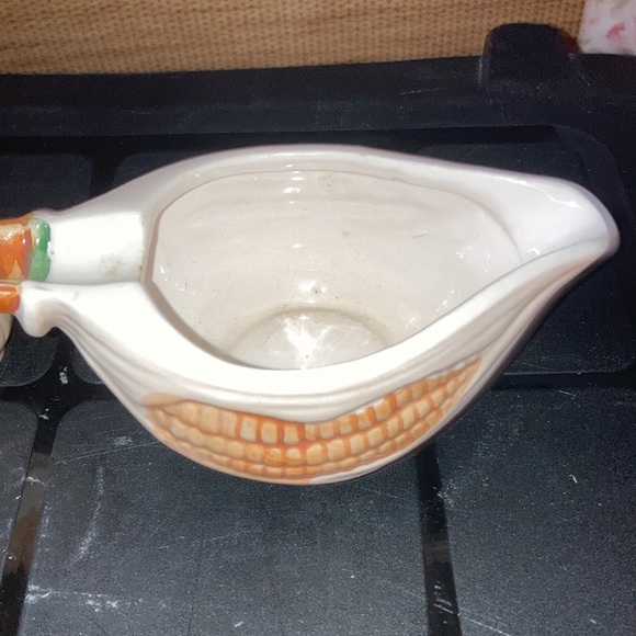 Vintage corn Salt and Pepper shakers with gravy dish - Picture 4 of 5